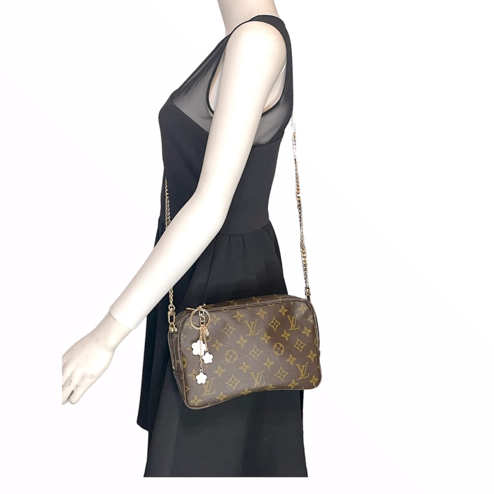 Louis Vuitton Trousse 23 Shoulder/Crossbody Bag